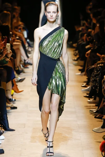 Look 25